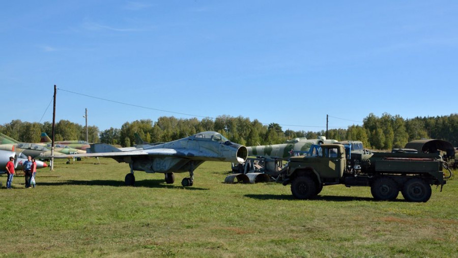 МиГ-29 в барнаульском музее авиации.