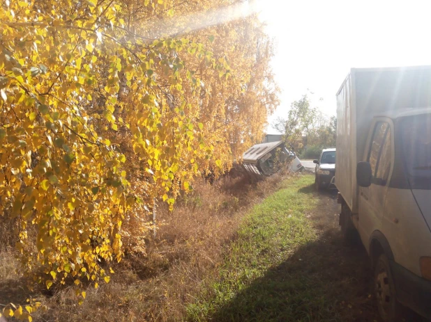 В Научном городке опрокинулся автобус.