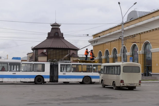 На проспекте Ленина начался ремонт.