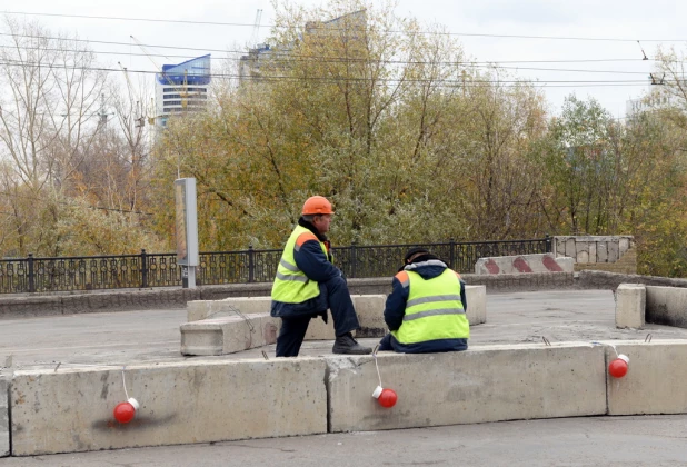 На проспекте Ленина начался ремонт.