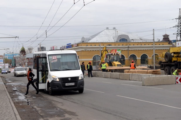 На проспекте Ленина начался ремонт.