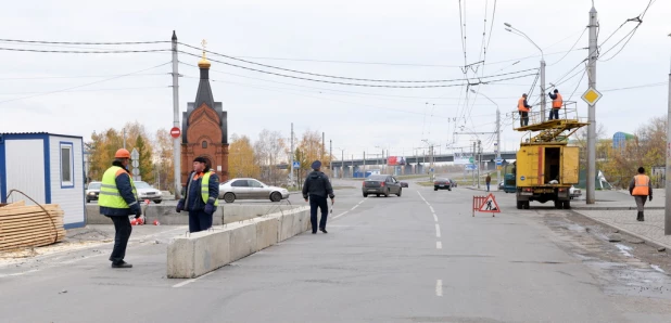 На проспекте Ленина начался ремонт.