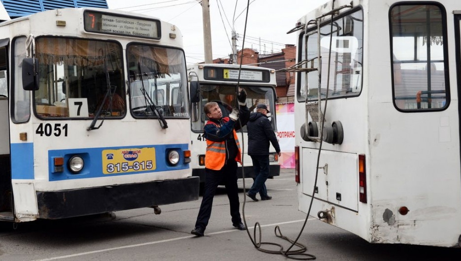 Троллейбусы на проспекте Ленина