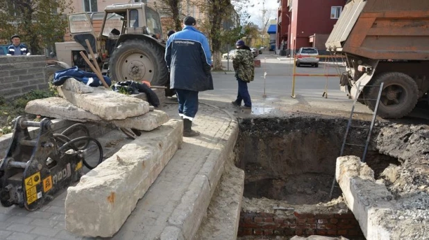 Ремонт трубопровода на пр. Калинина.