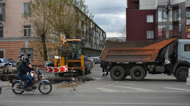 Ремонт трубопровода на пр. Калинина.