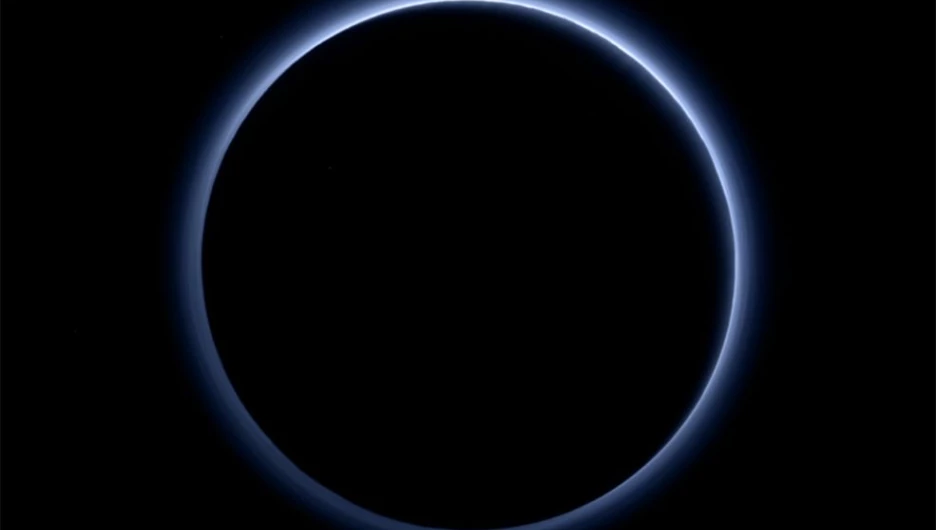 Изображения Плутона, сделанные зондом New Horizons.