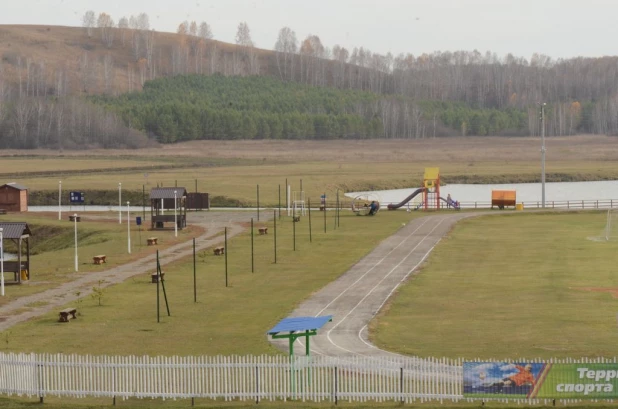 В Целинном районе строят спортивную площадку.