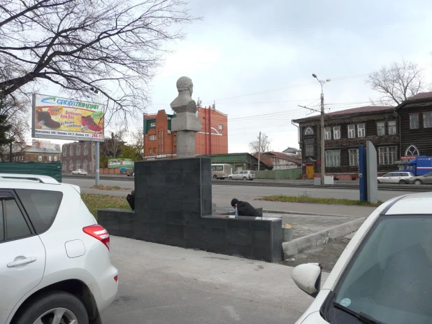 В Барнауле восстановили памятник Петру Фролову.