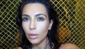 На смену "утиных" губ пришел селфи-тренд "рыбий зевок".