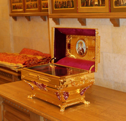 Ковчег с мощами святого равноапостольного князя Владимира.