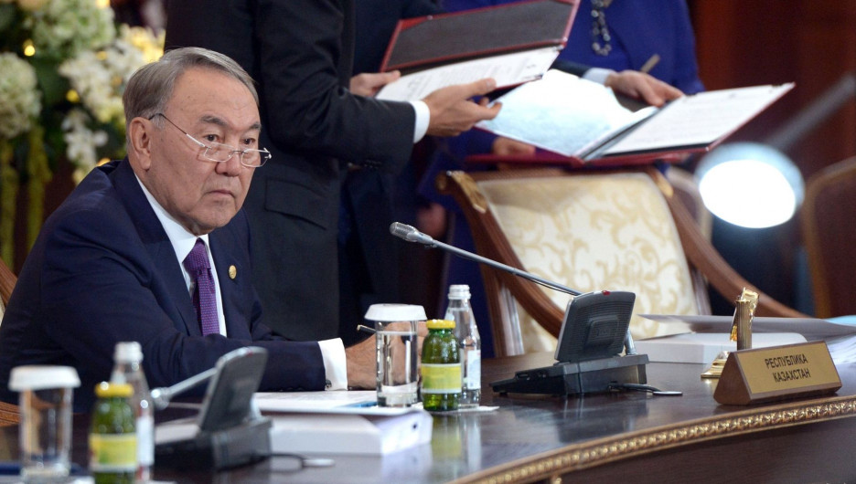 Президент Казахстана Нурсултан Назарбаев на заседании Высшего Евразийского экономического совета в расширенном составе.