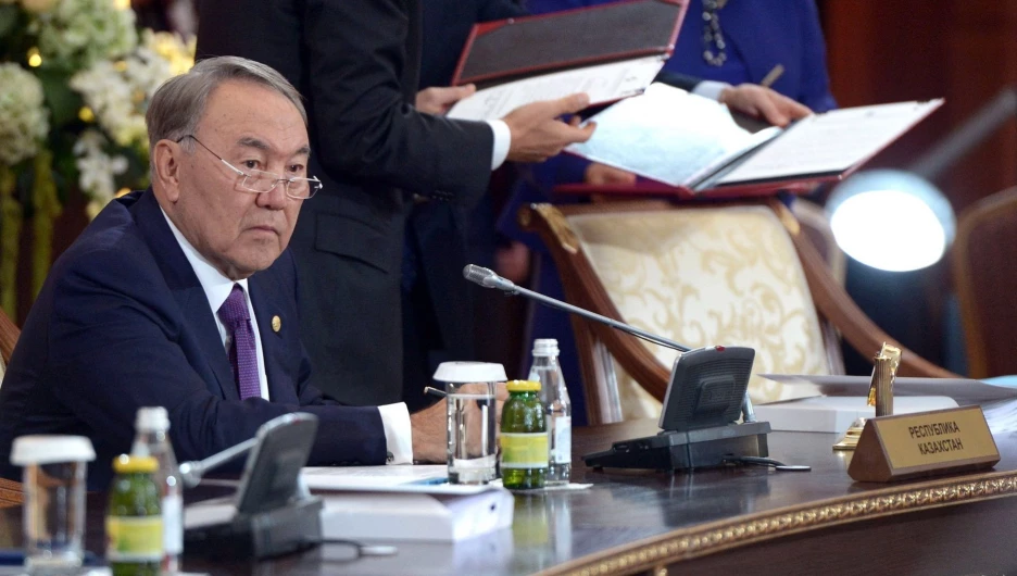 Президент Казахстана Нурсултан Назарбаев на заседании Высшего Евразийского экономического совета в расширенном составе.
