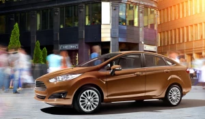 Автосалон "Форд" заявляет "горящие цены" на ограниченный список автомобилей.