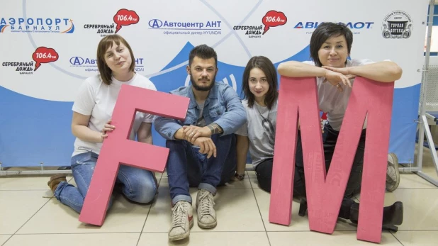 "Серебряный дождь" встретил барнаульцев в аэропорту.