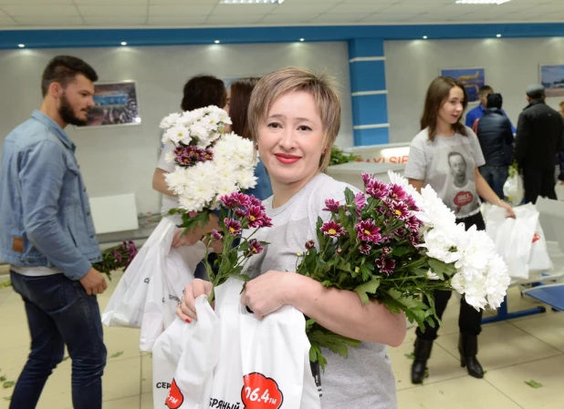 "Серебряный дождь" встретил барнаульцев в аэропорту.