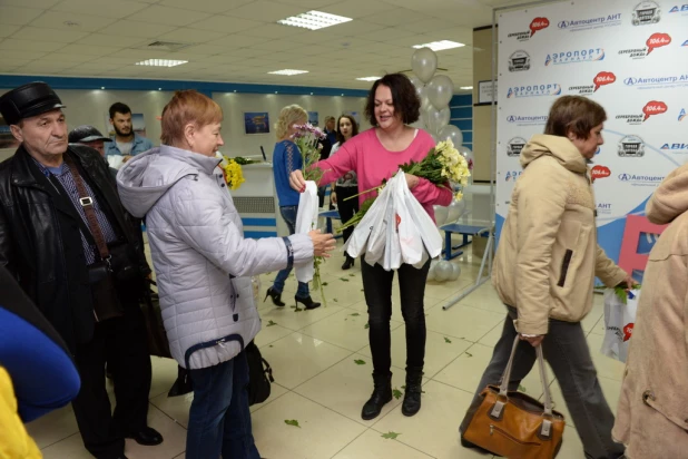 "Серебряный дождь" встретил барнаульцев в аэропорту.