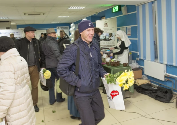 "Серебряный дождь" встретил барнаульцев в аэропорту.