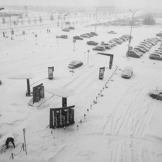 В Омске прошел снегопад.