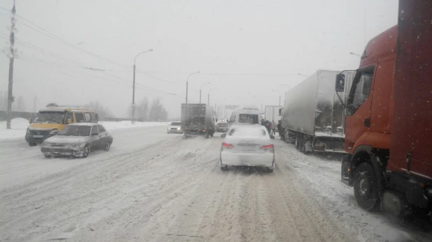 В Омске прошел снегопад.