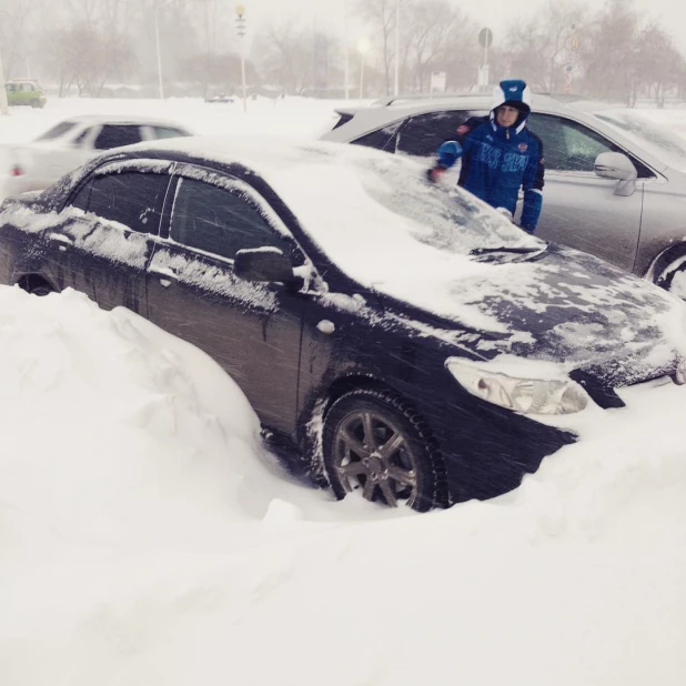 В Омске прошел снегопад.