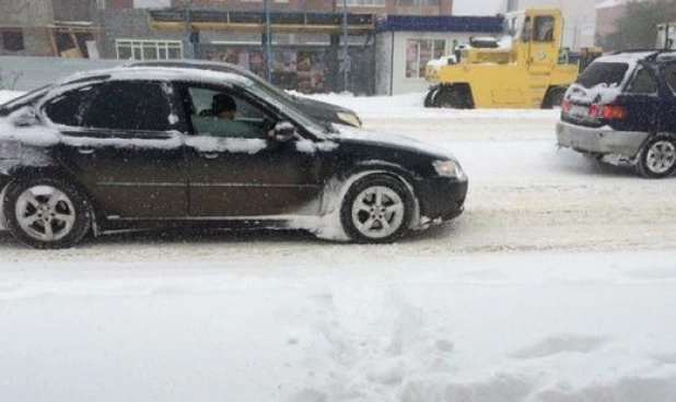 В Омске прошел снегопад.