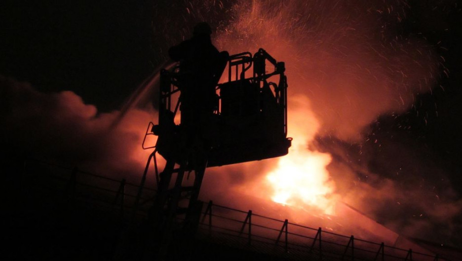 Три человека погибли при пожаре в Рубцовске