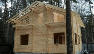  Еще полтора месяца назад у молодой семьи был только пустой участок.