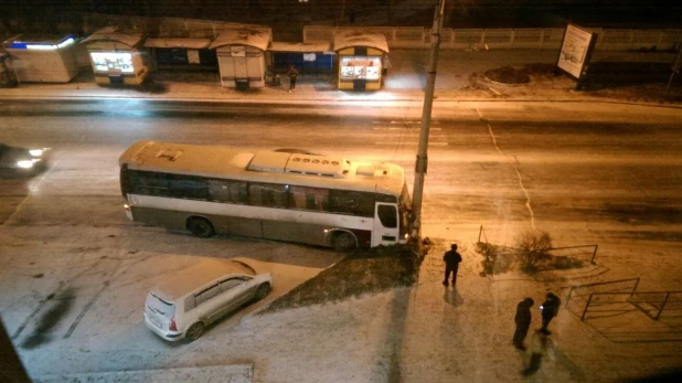 24 октября гололед стал причиной ДТП в Барнауле.