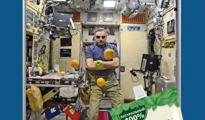 Джемы "Махеевъ" едят на борту МКС.
