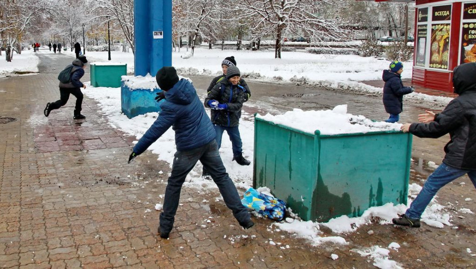 «Яжемать» из Барнаула «искупала» в снегу 9-летнего обидчика дочери до кровоподтека