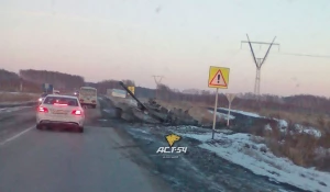 Танк в грязи под Новосибирском.