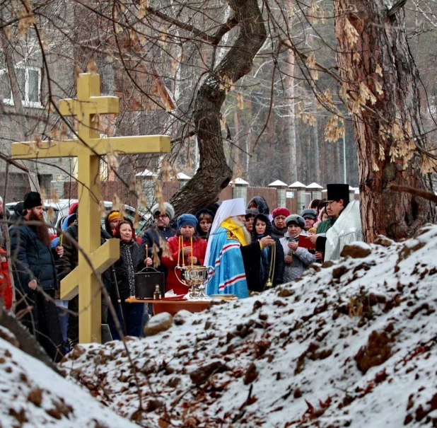 Освящение креста и закладного камня во основание храма Святителя Луки возле краевой клинической больницы.