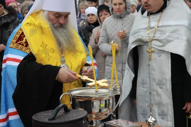 Освящение креста и закладного камня во основание храма Святителя Луки возле краевой клинической больницы.