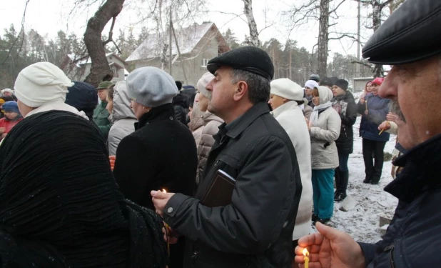 Освящение креста и закладного камня во основание храма Святителя Луки возле краевой клинической больницы.