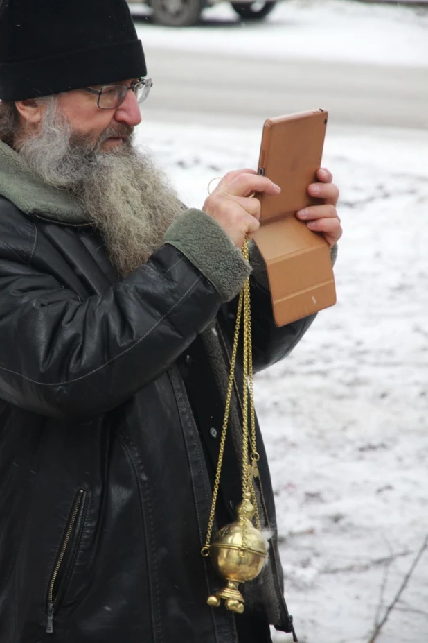 Освящение креста и закладного камня во основание храма Святителя Луки возле краевой клинической больницы.