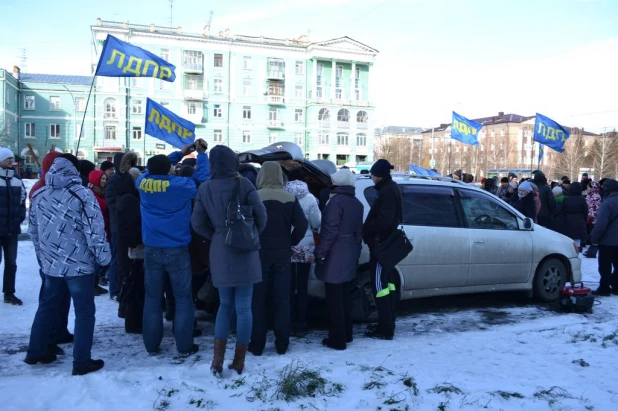 Митинг ЛДПР в Барнауле 4 ноября 2015 года.