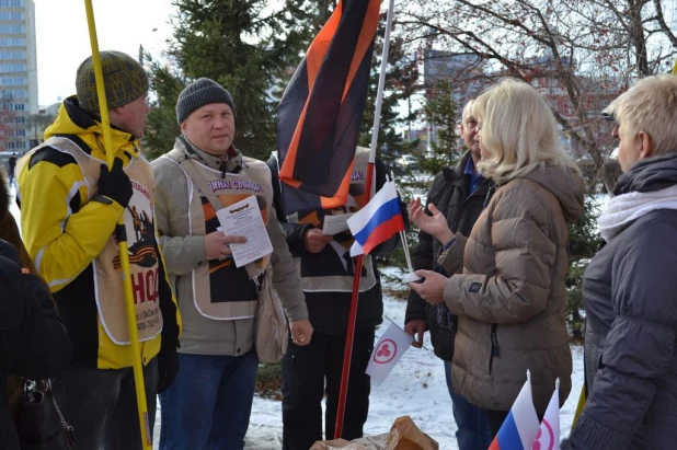 Пикет в поддержку Владимира Путина 4 ноября 2015 года.