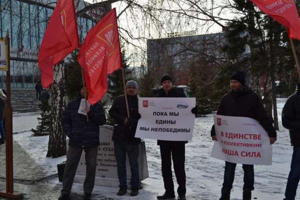 Пикет в поддержку Владимира Путина 4 ноября 2015 года.