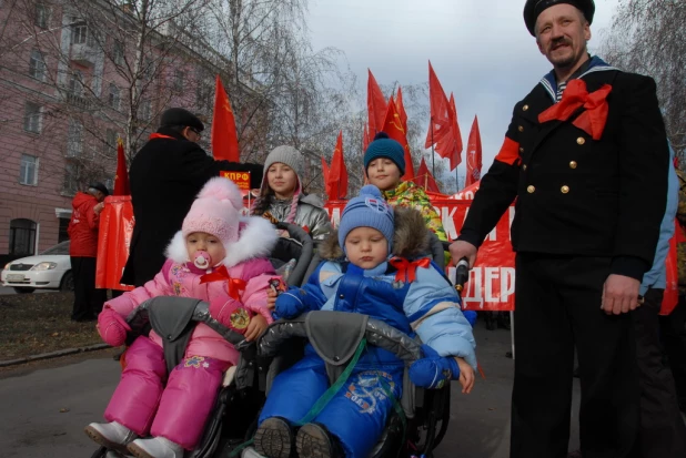 Шествие и митинг коммунистов 7 ноября 2015 года.