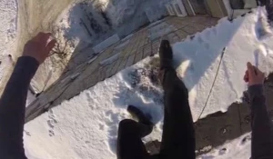 Прыжок в сугроб.