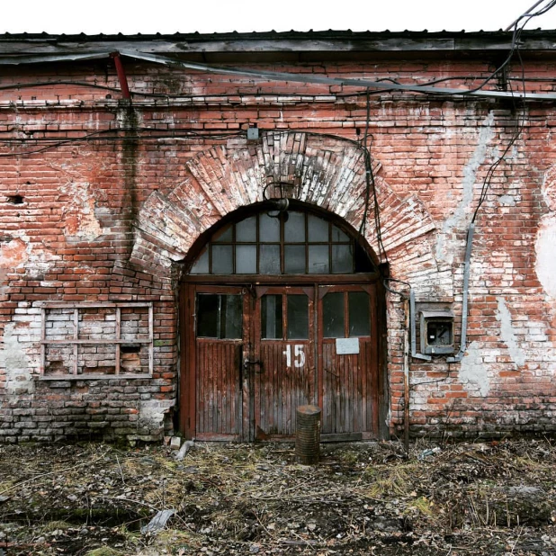 Очередной субботник на сереброплавильном заводе.