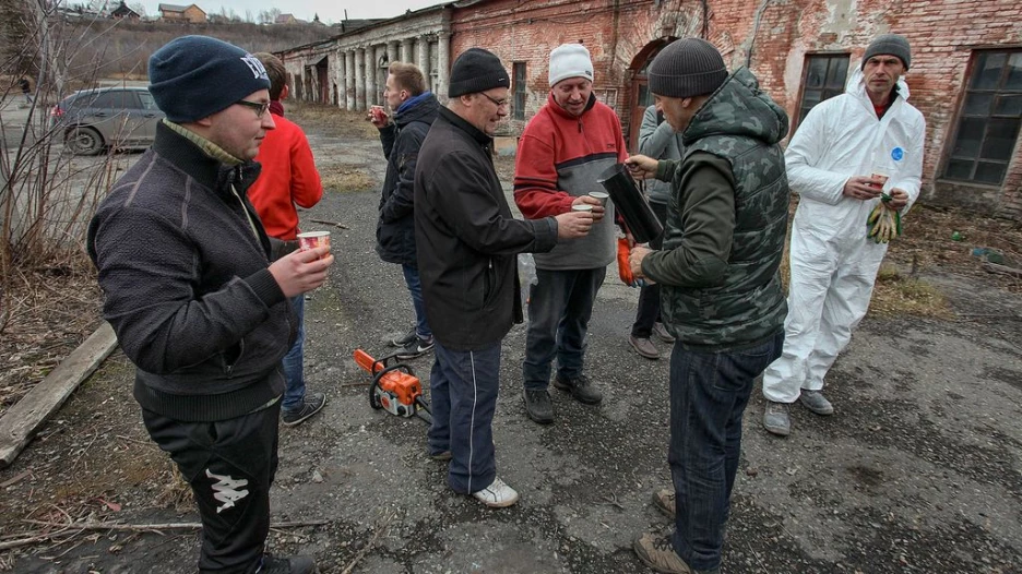 Субботник на сереброплавильном заводе.