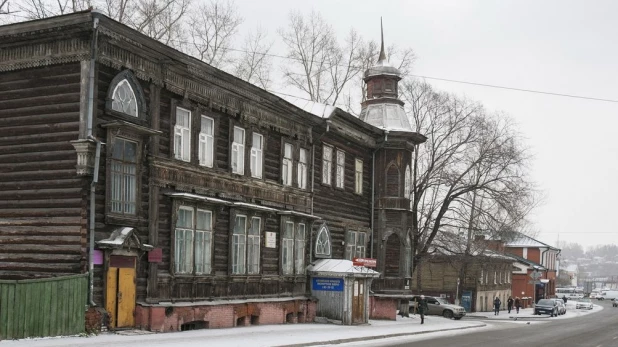 Здание бывшей женской гимназии Буткевича.