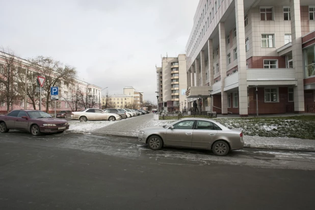 Новый корпус АлтГТУ и горбольница.