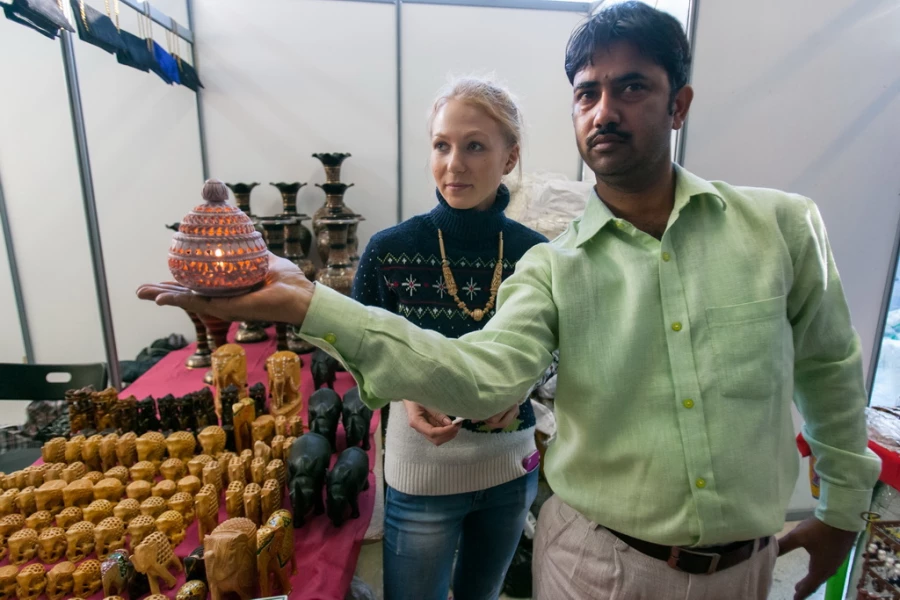 Зимняя ярмарка индийских товаров в Барнауле.