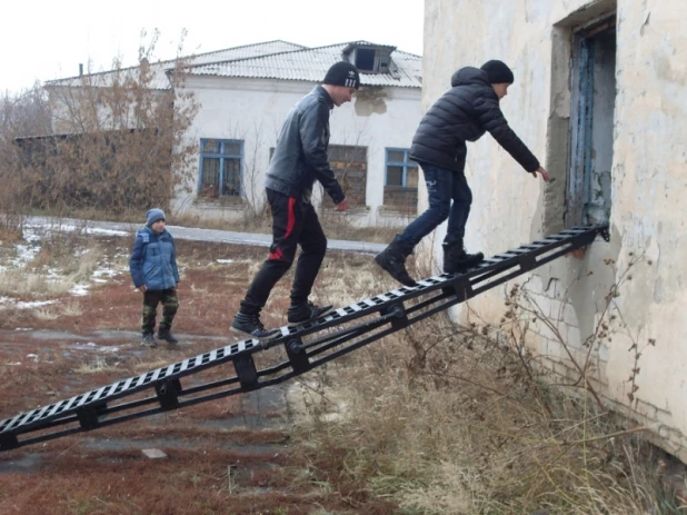 Спецназ с гостях у алтайских школьников.