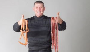 Андрей Черепанов делает колбасу по советским рецептам.