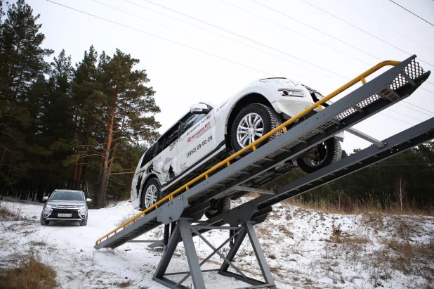 Автоцентр АНТ и Mitsubishi дали бой алтайской зиме