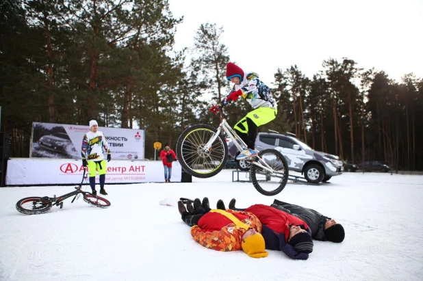 Автоцентр АНТ и Mitsubishi дали бой алтайской зиме