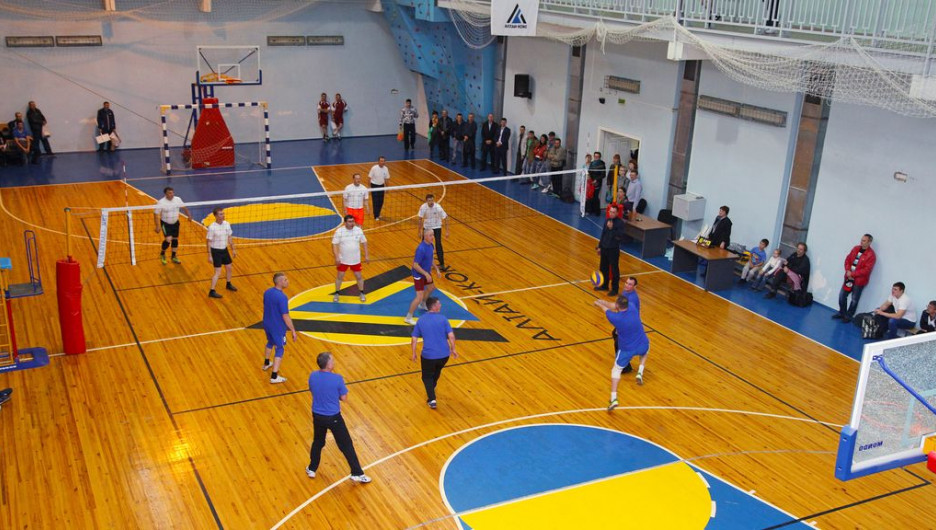 На "Алтай-Коксе" прошли соревнования по волейболу.